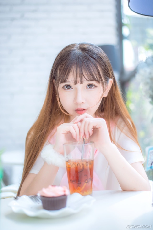 娜娜问我，那你朋友有对你说些什么吗？我说，我只看望过他一次，时间特别短，他问了问我的情况，说，你快回去吧，这都录着呐，估计这次是够呛了。死倒是没有什么可怕的，怕的就是知道自己怎么死。你可要一定要死于意外啊，这样才不害怕。你知道什么最可怕，就是害怕。娜娜睁大了眼睛，说，有这么说自己朋友的吗？我说，你要习惯他，他这是真心祝福你。——韩寒《我想和这个世界谈谈》